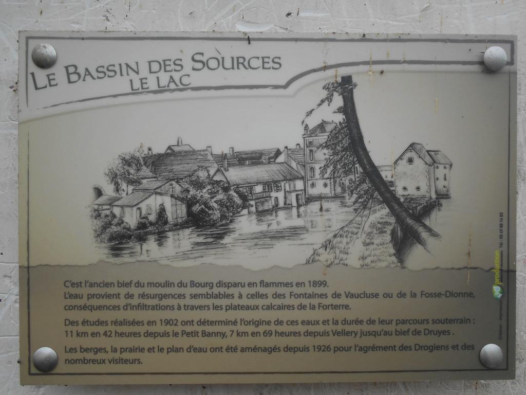 Gite En Forterre Druyes-les-Belles-Fontaines 외부 사진